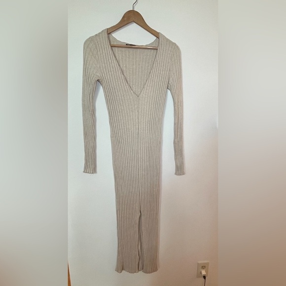 Zara Ribbed Cream Body-con V Neck Long Sleeve Dress A21 - Picture 1 of 4